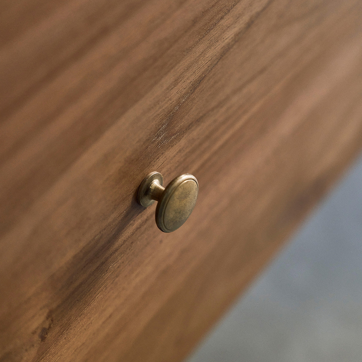 SERENE - Banco de teca maciza y tejido buclé de 120 cm