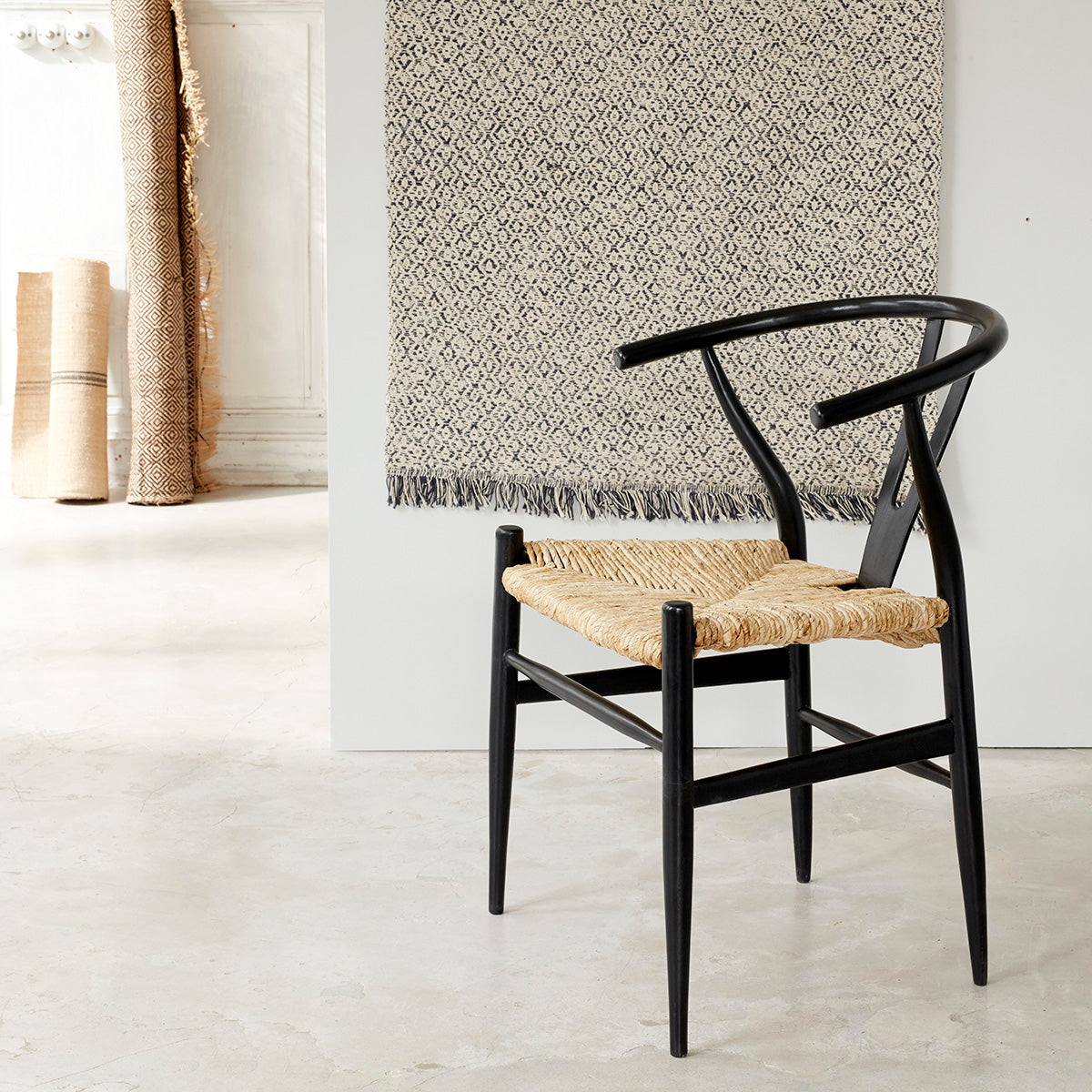 CAMILLE - Silla de mindi macizo negra y cuerda natural