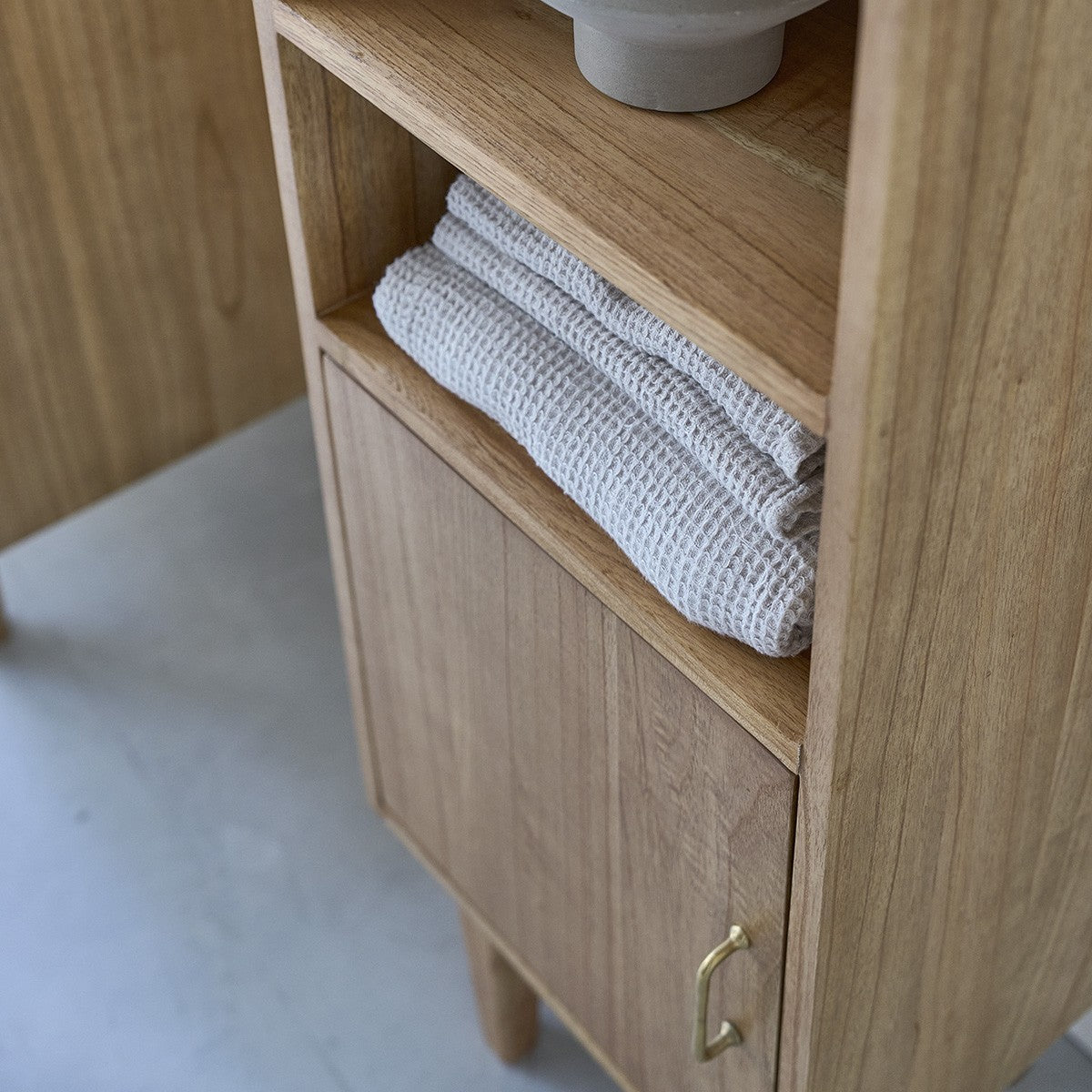 FIFTIES - Columna de baño de mindi macizo 150 cm