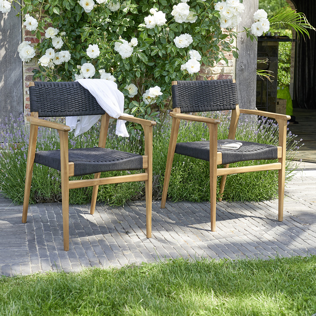 ESTHER - Sillón de exterior de teca maciza y cuerda negra (juego de 2)