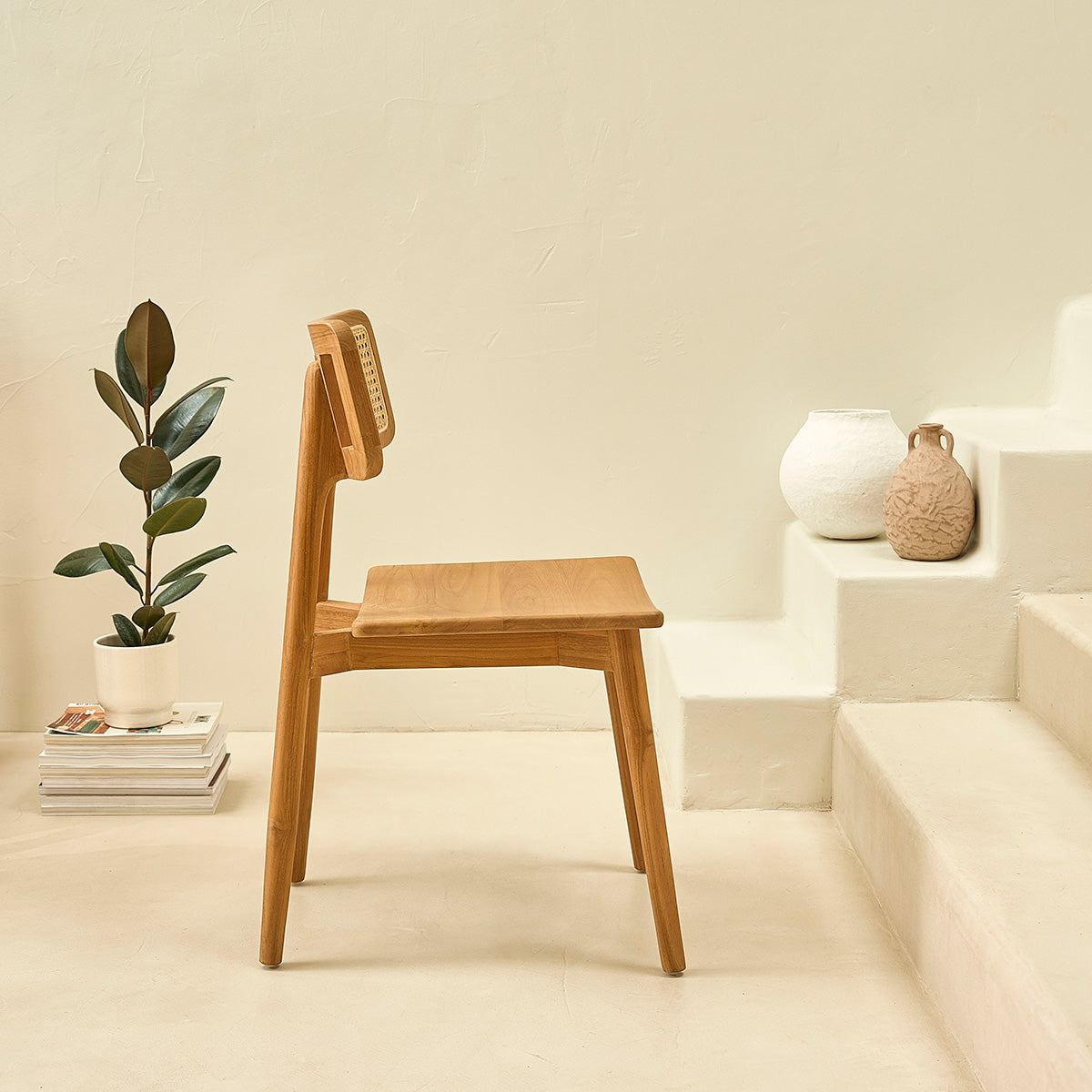 1812B-lot_de_2_chaises_en_teck_massif_et_cannage-03.jpg
