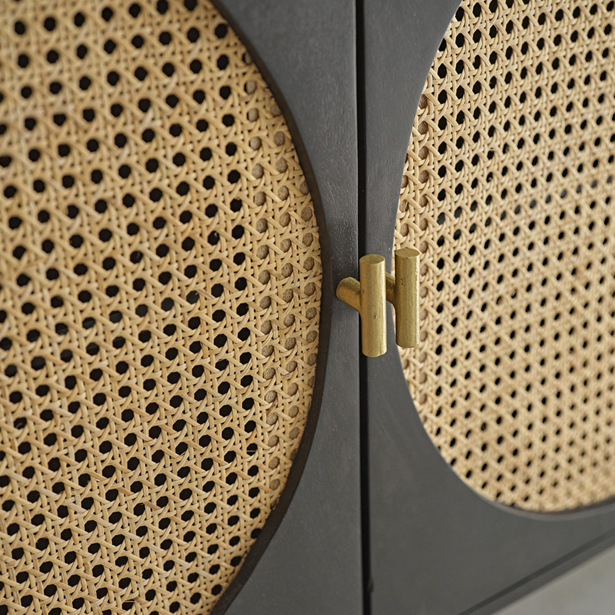 ZULMA - Aparador de mango macizo y rejilla de 160 cm