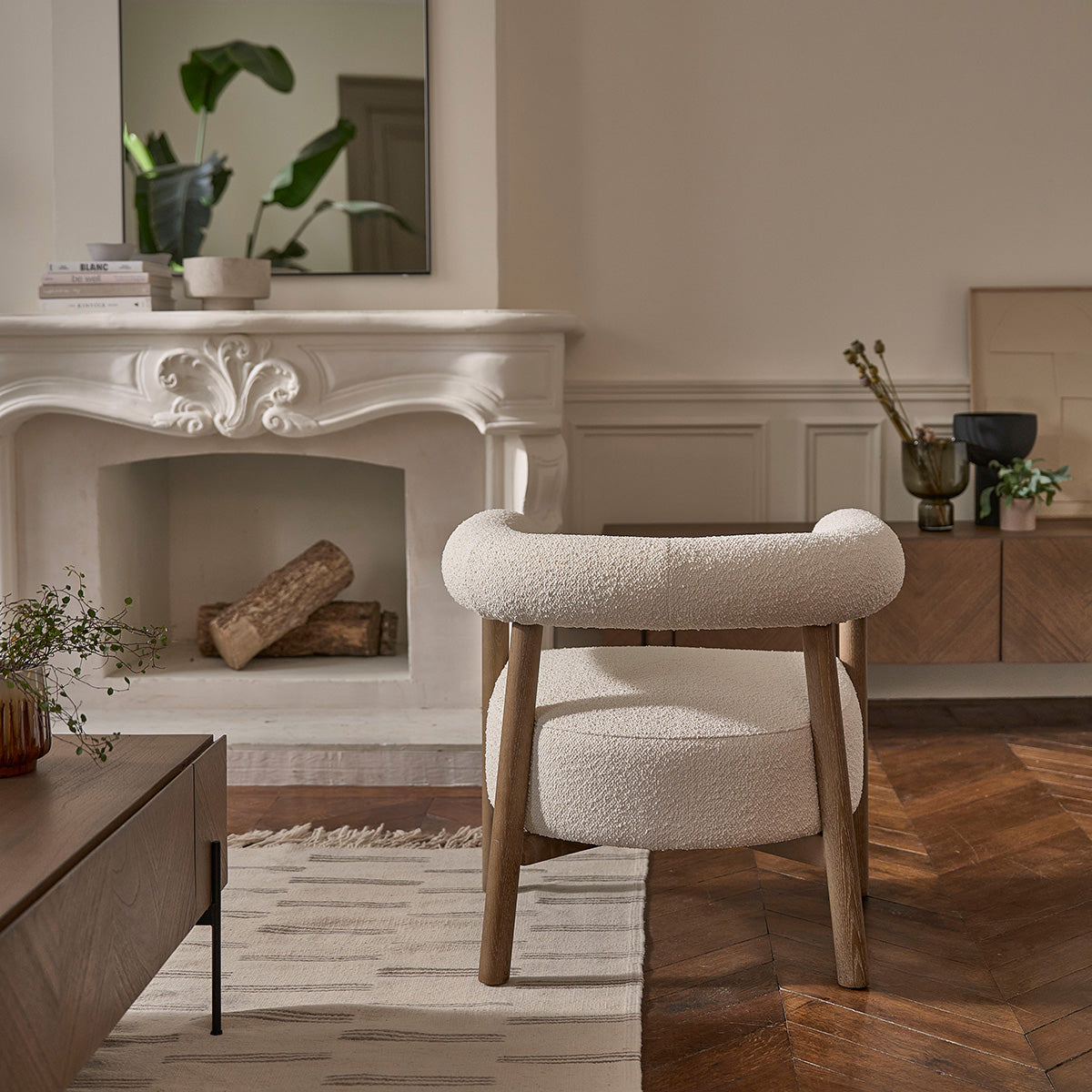 DUNE - Sillón redondo de roble macizo y tejido bouclette color crudo