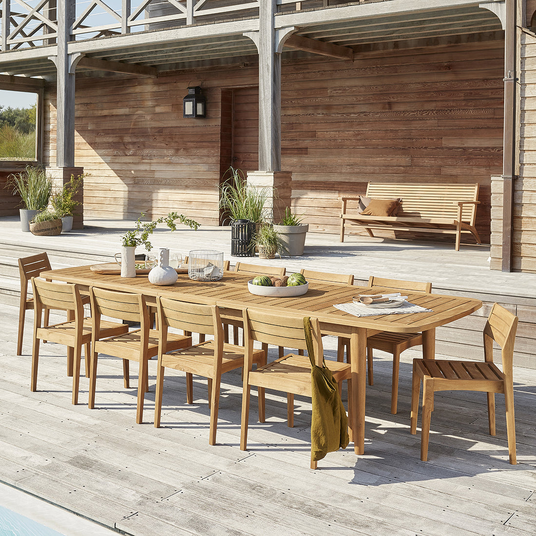 HORTENSE - Salón de exterior extensible de teca reciclada para 10/12 pers. HORTENSE