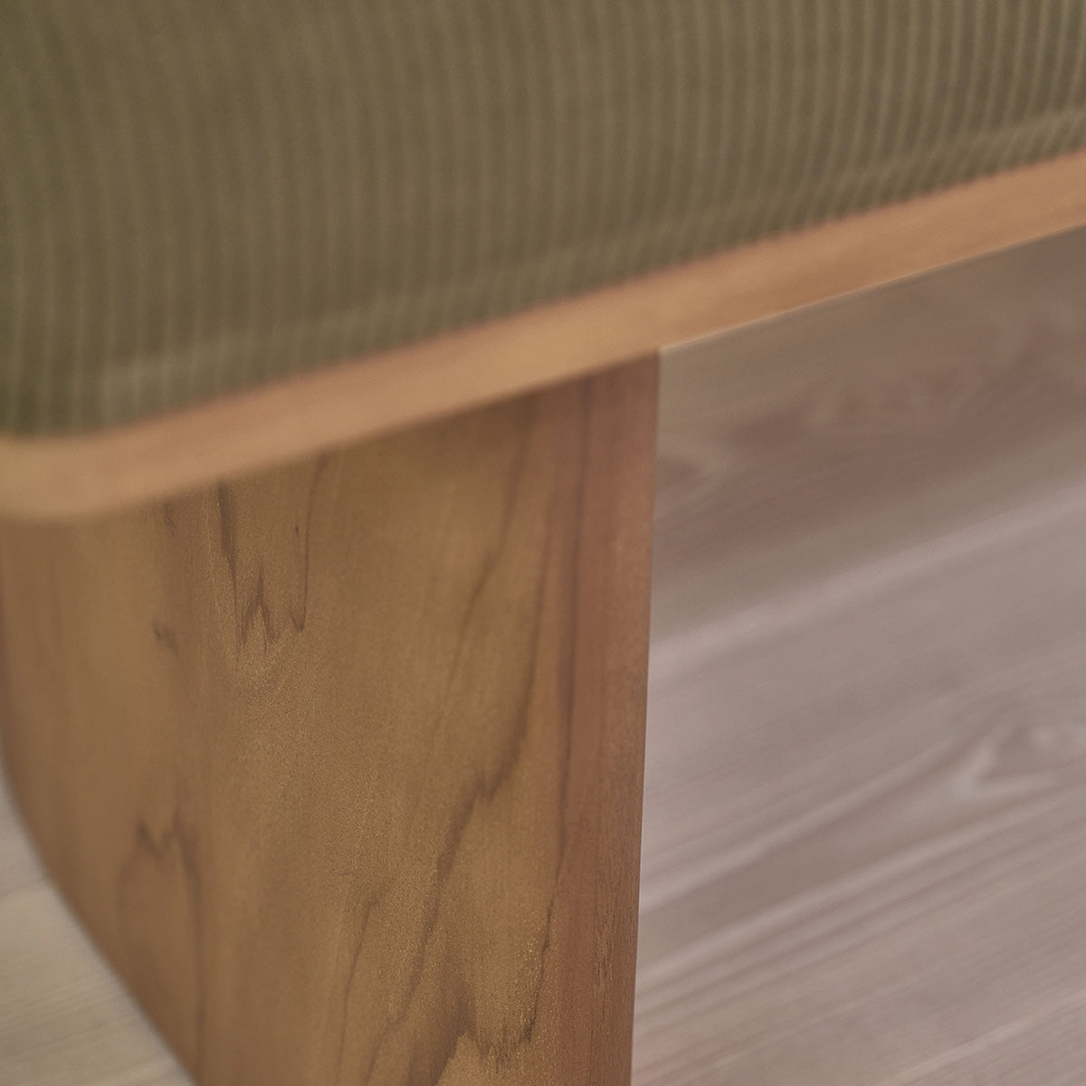 AMBRE - Banco de teca maciza y terciopelo acanalado verde 100 cm