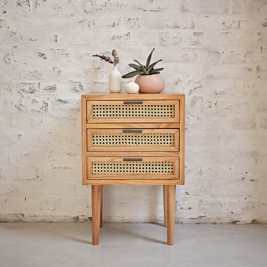 ALBA - Mesita de noche de mindi macizo y rejilla 40 cm