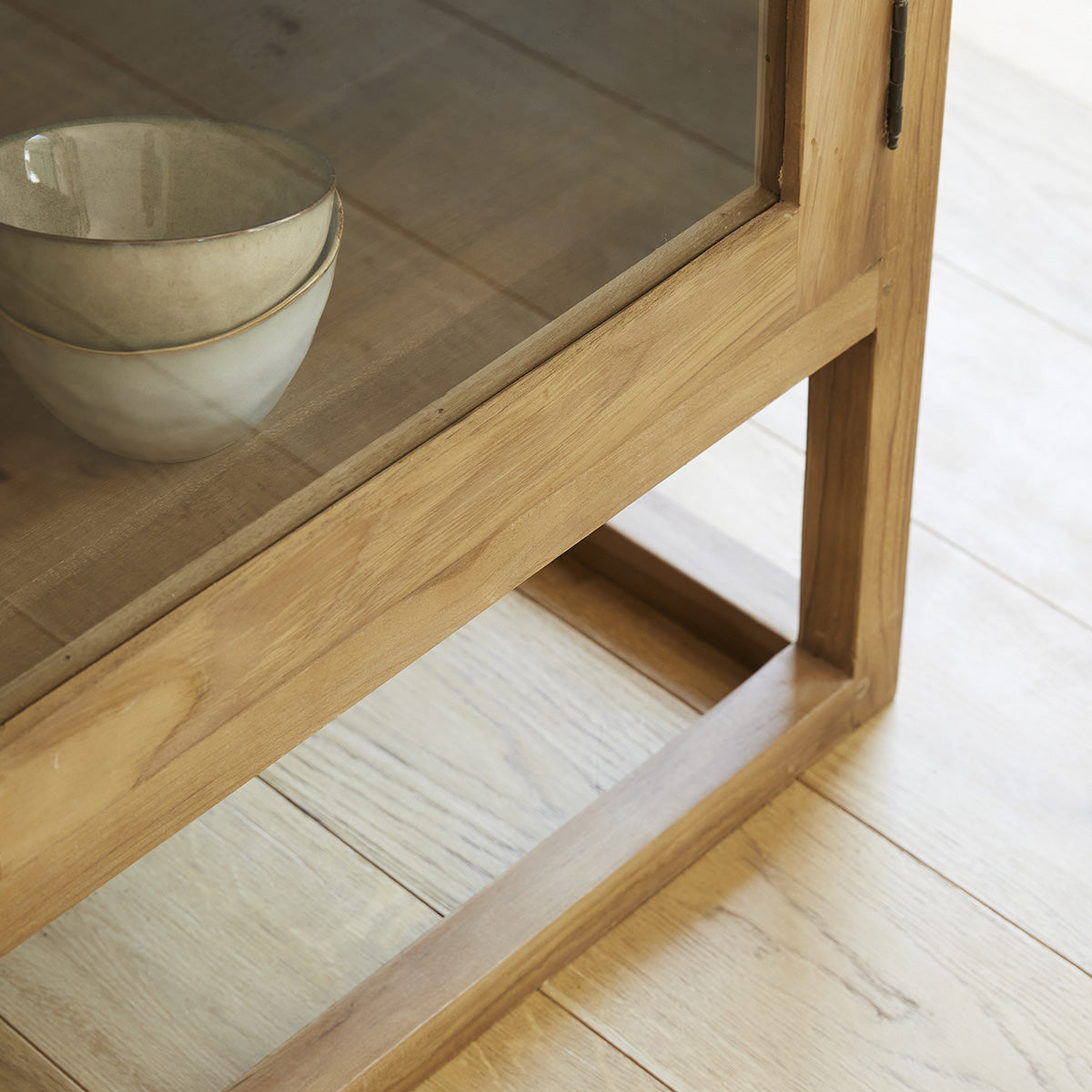 BOSTON - Aparador de teca maciza y cristal 120 cm