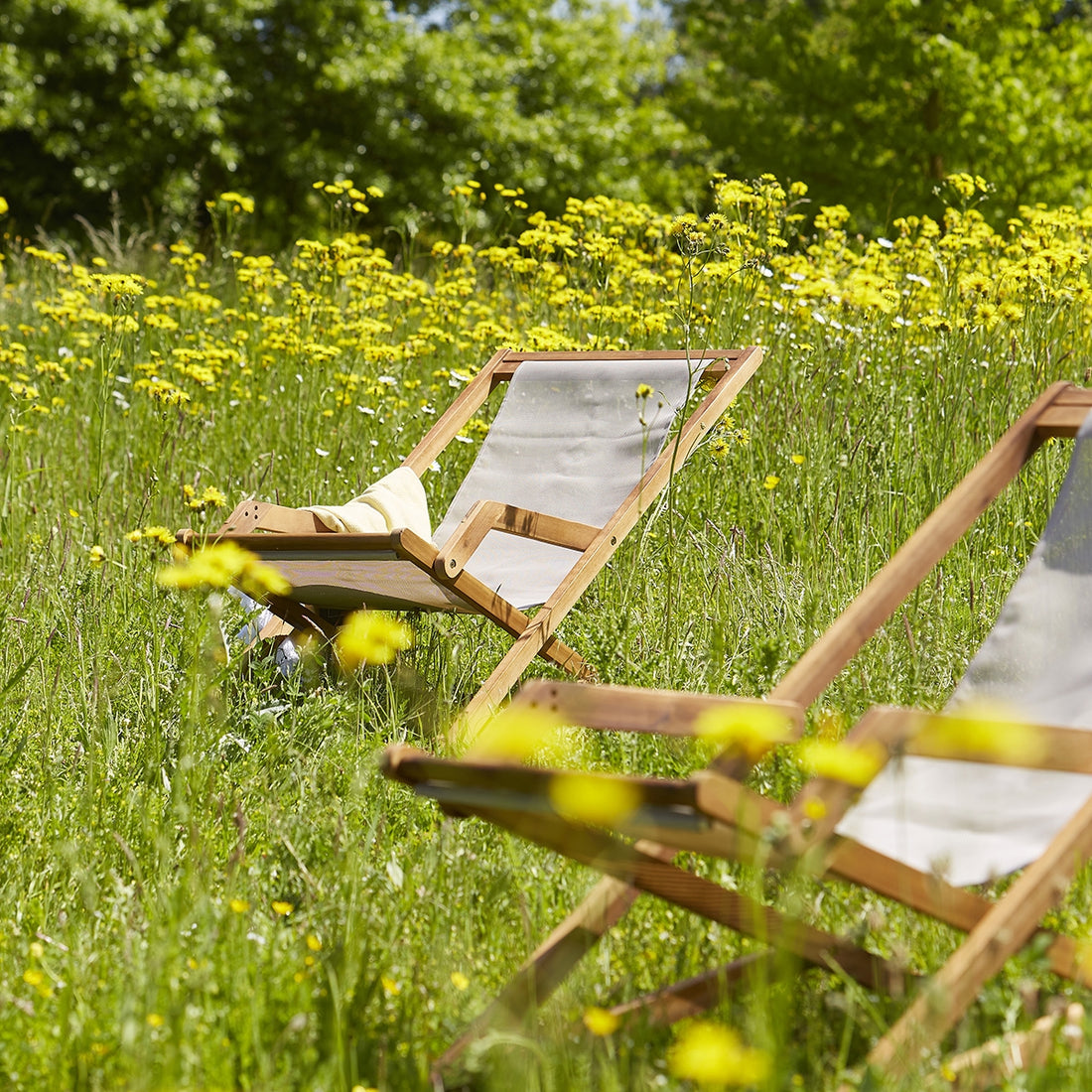 HANOÏ - Tumbona de acacia maciza y textileno gris (juego de 2)