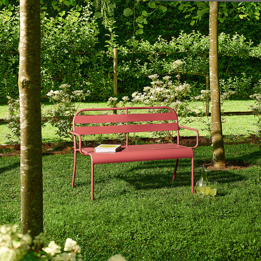 Banco de jardín de aluminio color frambuesa