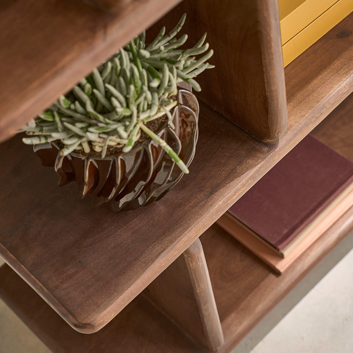 CLEO - Librería de madera maciza de mango, 106 cm