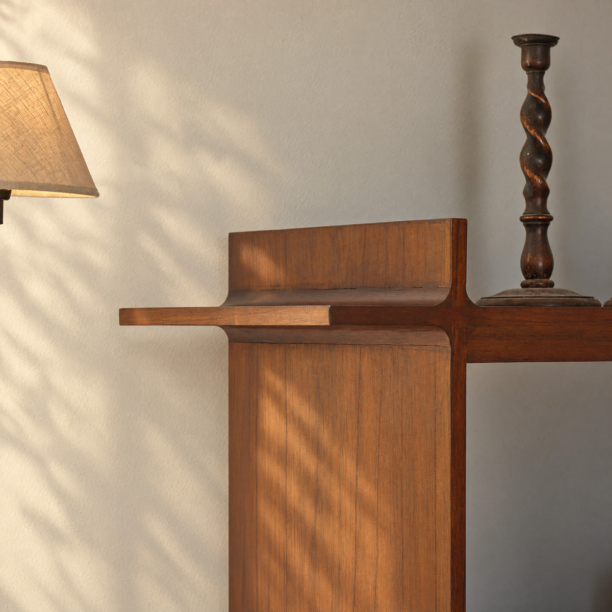 NOAM - Estantería de madera de mindi natural, 175 cm de altura