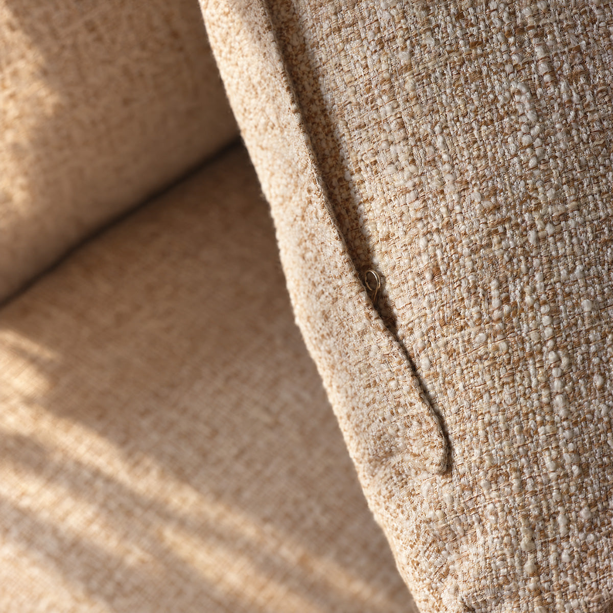 YVES - Sofá de dos plazas «Mindi» con tapizado de tela beige jaspeada