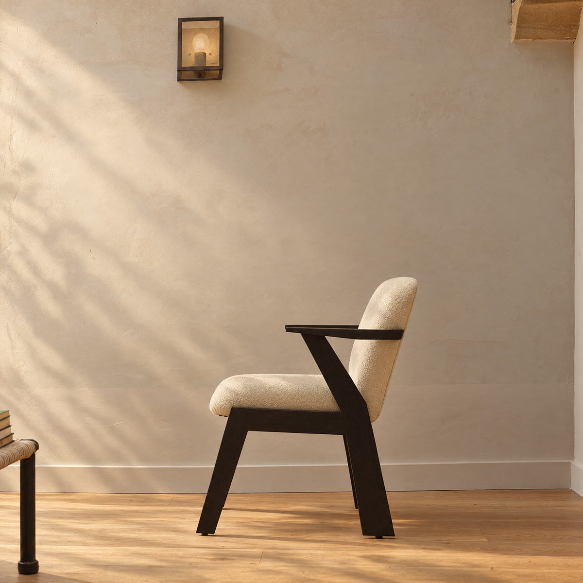 ZOLA - Silla de madera maciza de mindi negra y tela bouclé color crema