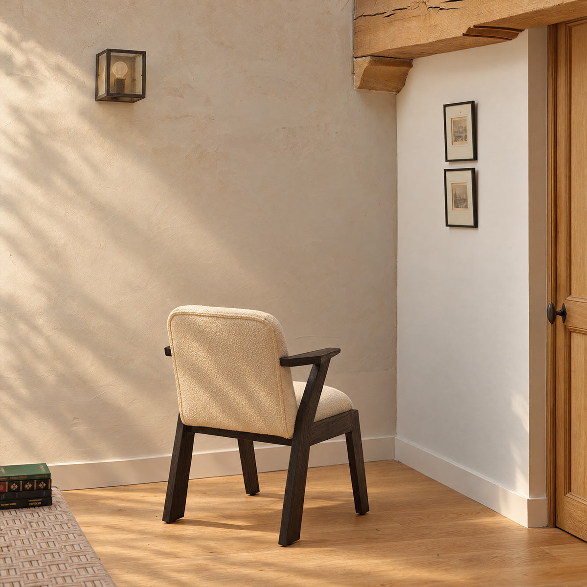 ZOLA - Silla de madera maciza de mindi negra y tela bouclé color crema