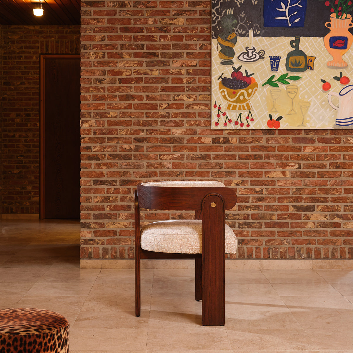 ARCHIBALD - Silla de madera maciza de mindi y tejido bouclé crudo