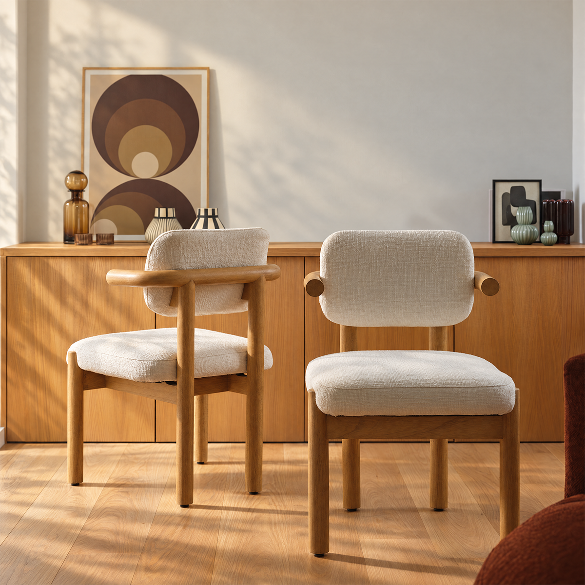 NEO - Silla de madera maciza de mindi natural y tela texturizada de color crudo