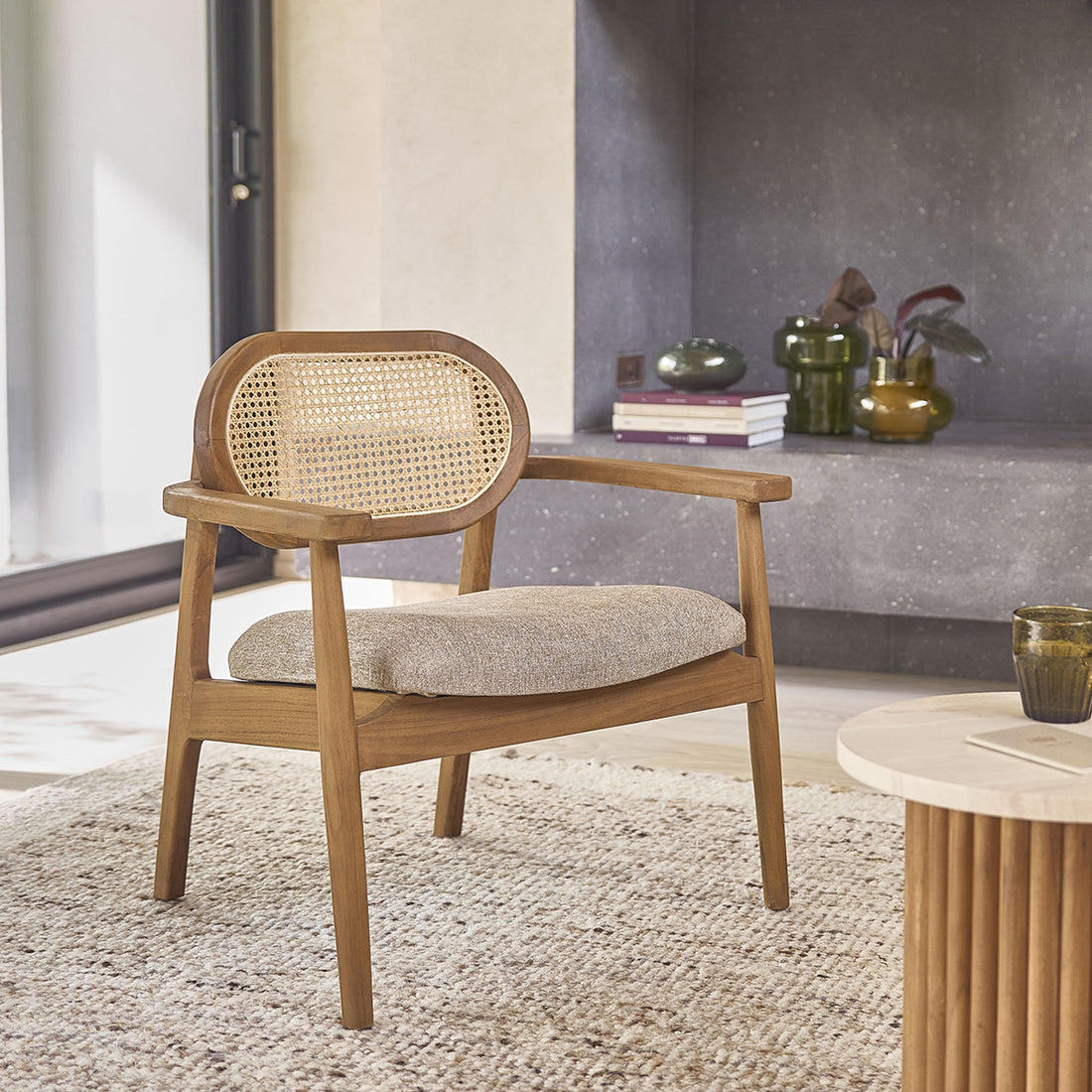 SABI - Sillón de teca maciza, rejilla y tela color crudo