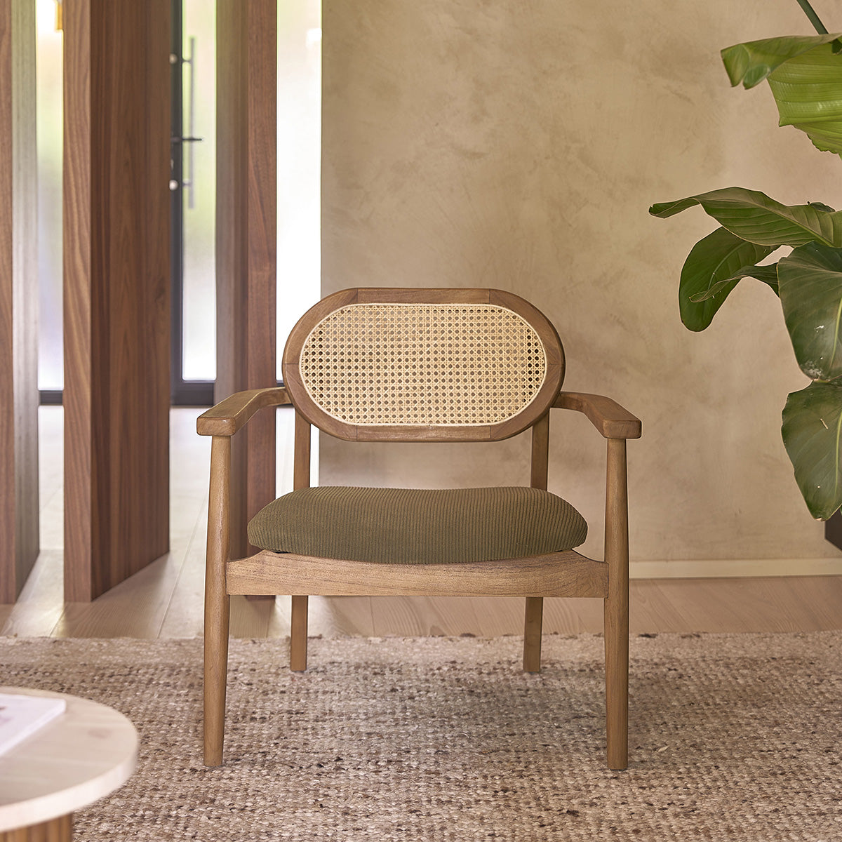 SABI - Sillón de teca maciza, rejilla y tejido de terciopelo caqui
