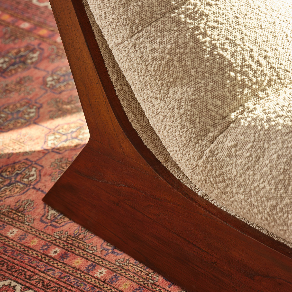 FAU0021-fauteuil_en_mindi_massif_et_tissu_bouclette_taupe_chine-06.jpg