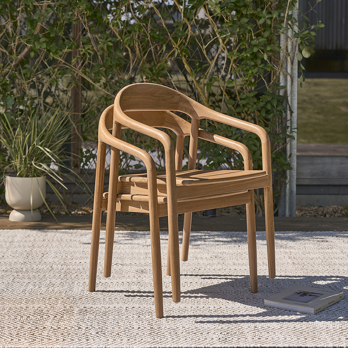 AMBRE - Sillón de jardín de teca maciza con cojín crudo