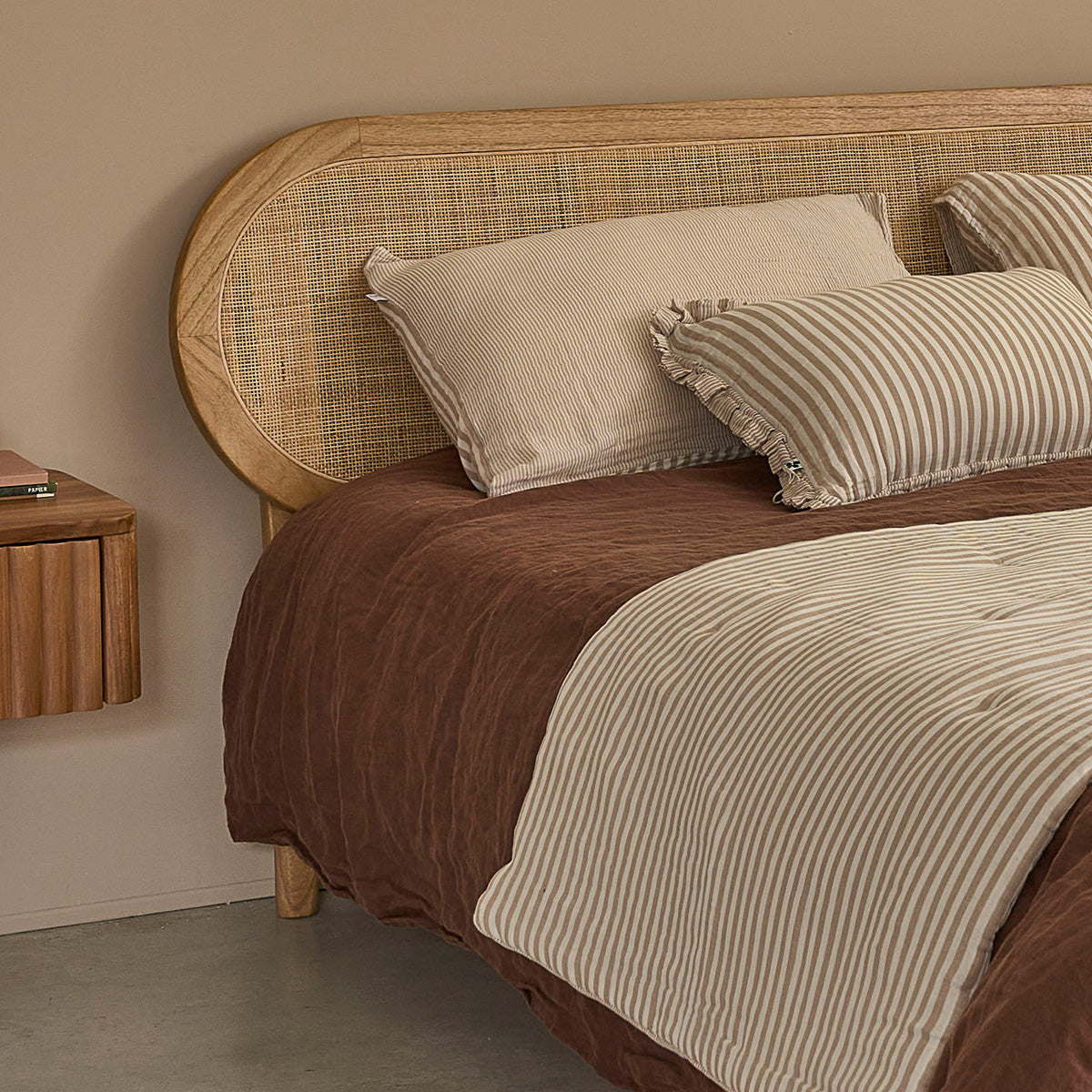 NINA - Cama de madera de mindi y rejilla 160 cm