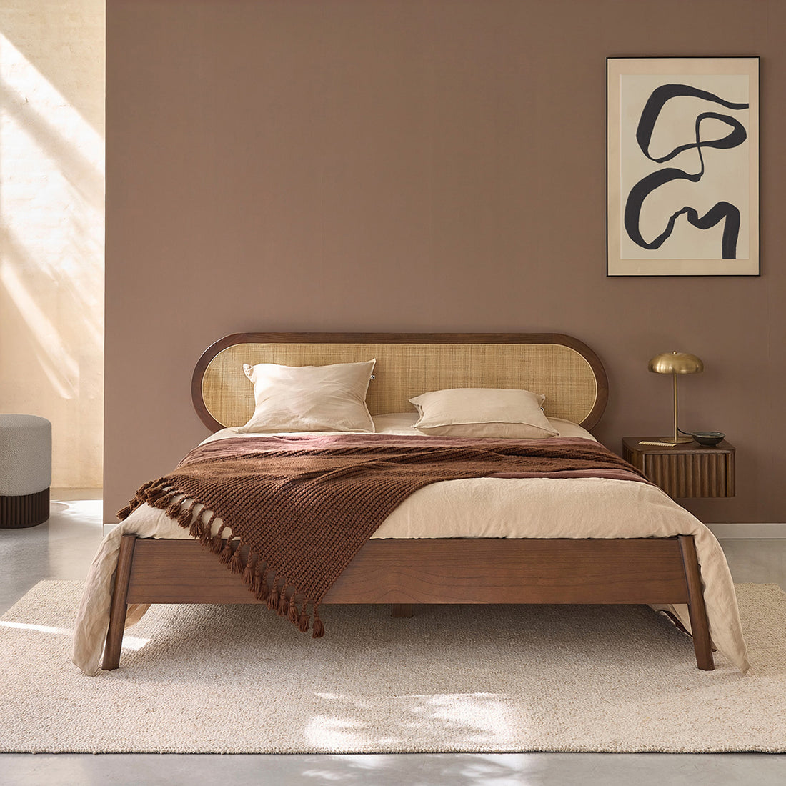 LILA - Cama de madera de mindi y mimbre con acabado en nogal, 180 cm, con somier