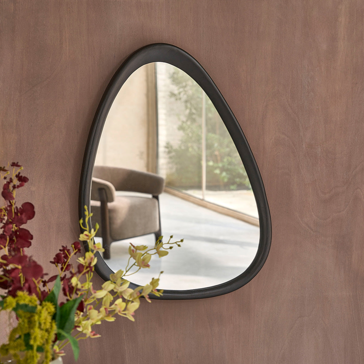 THELMA - Espejo orgánico de madera de mindi negro 75x60 cm