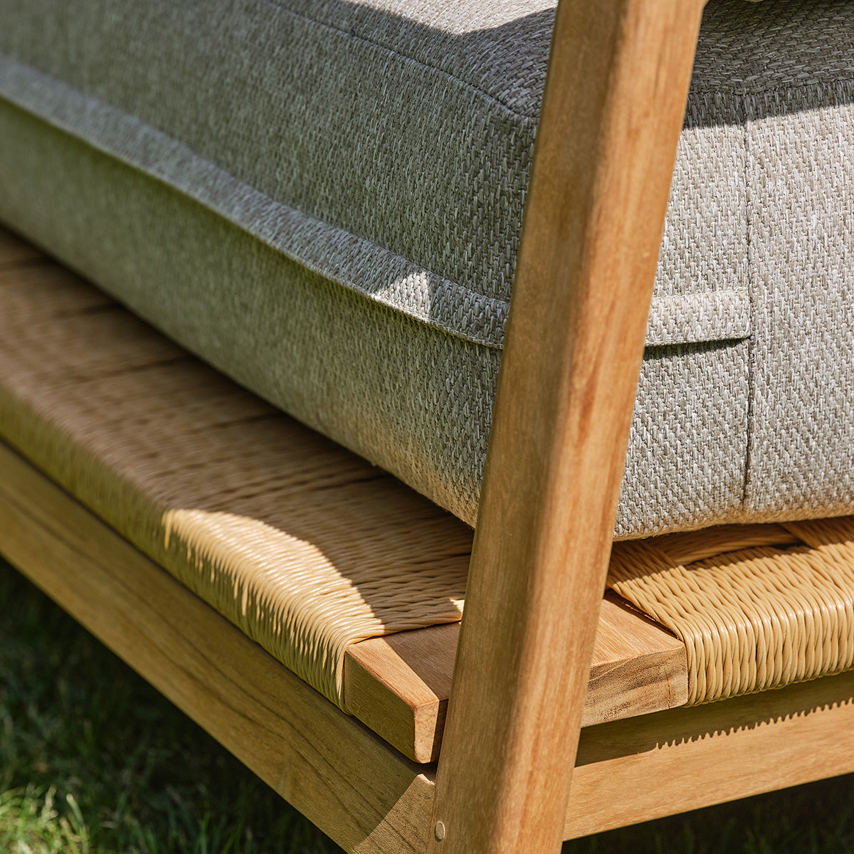 PIANA - Conjunto de jardín bajo de teca maciza con cojines grises jaspeados para 4 personas.