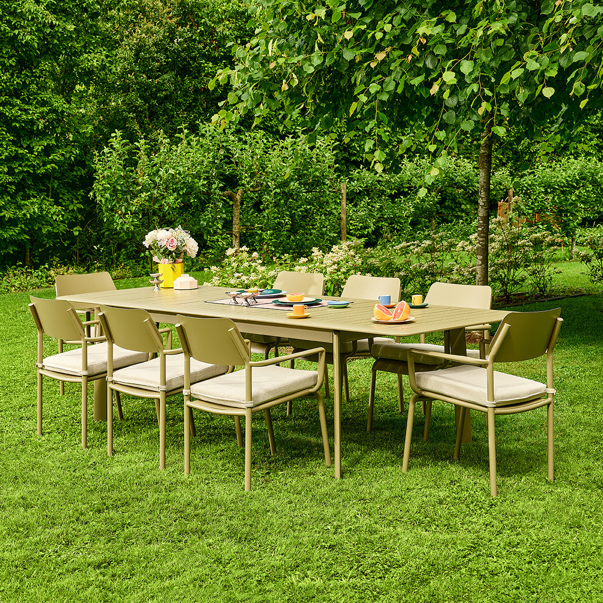 SARO - Conjunto de jardín extensible de aluminio en color caqui claro para 6-10 personas.