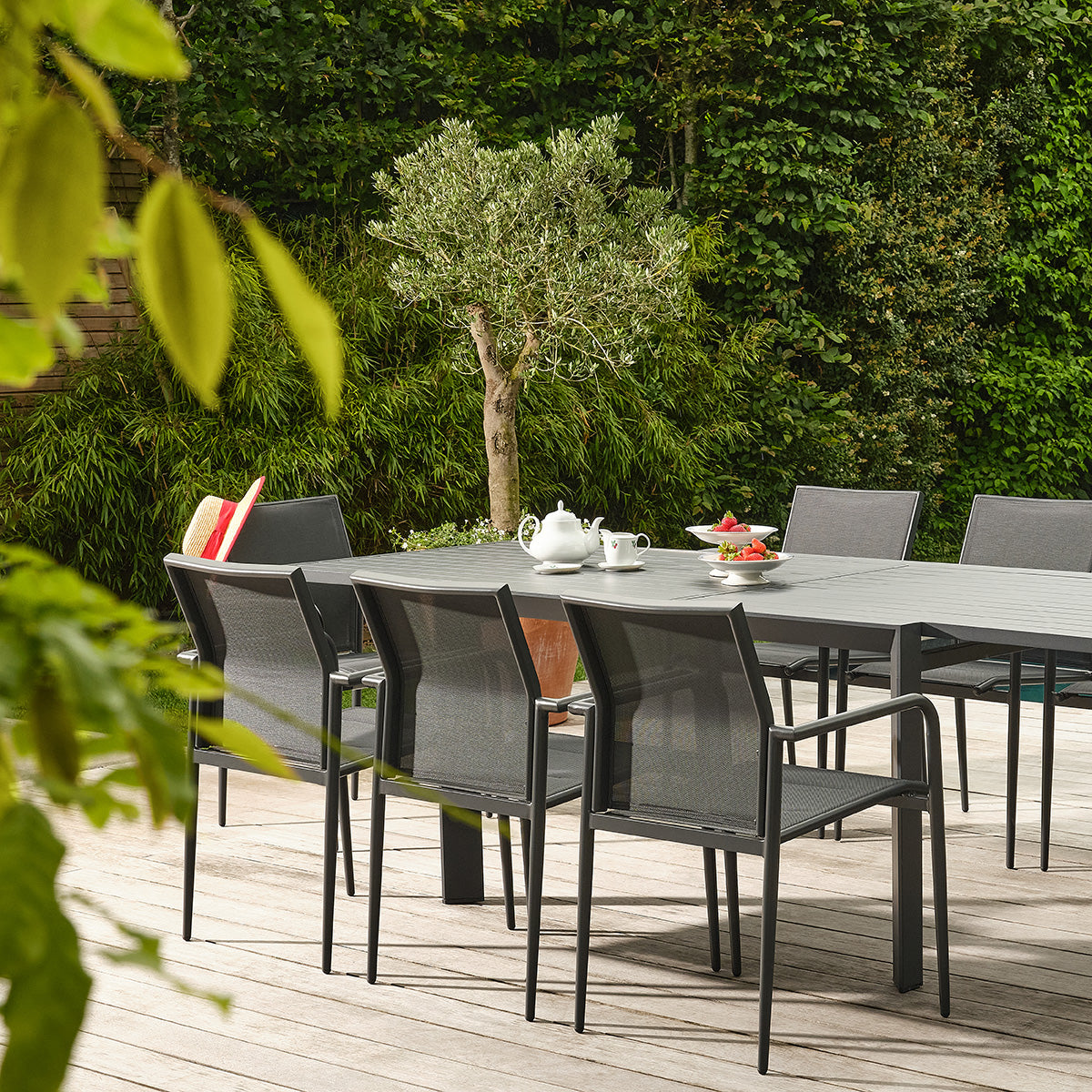 BASALT - Conjunto de jardín de aluminio y textilene extensible, color gris, para 6-10 personas.