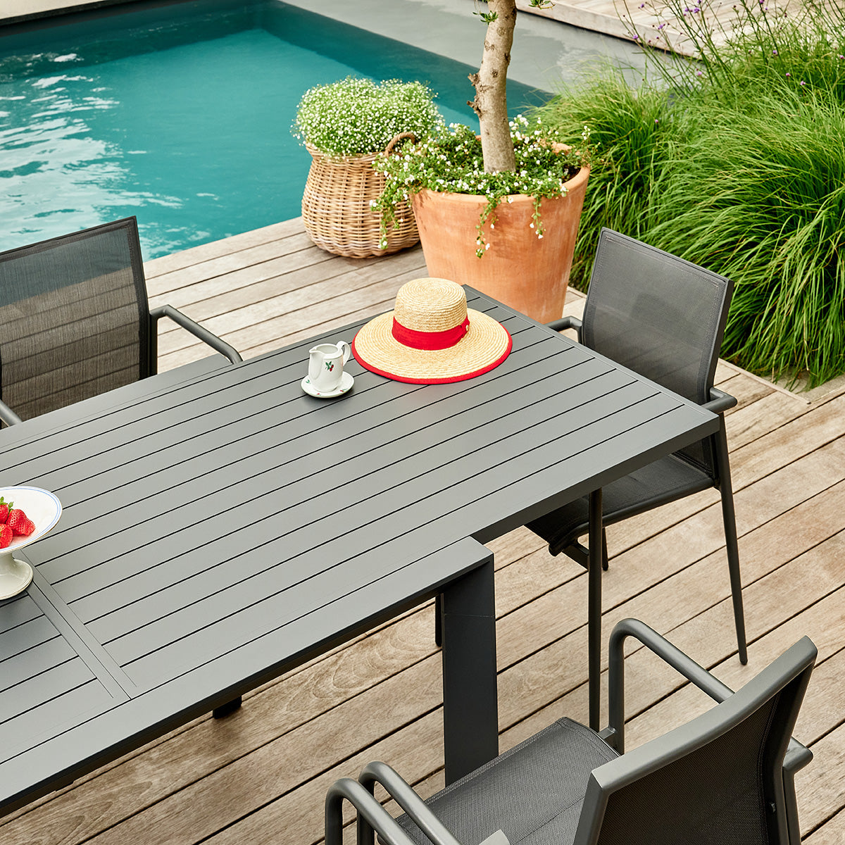 BASALT - Conjunto de jardín de aluminio y textilene extensible, color gris, para 6-10 personas.
