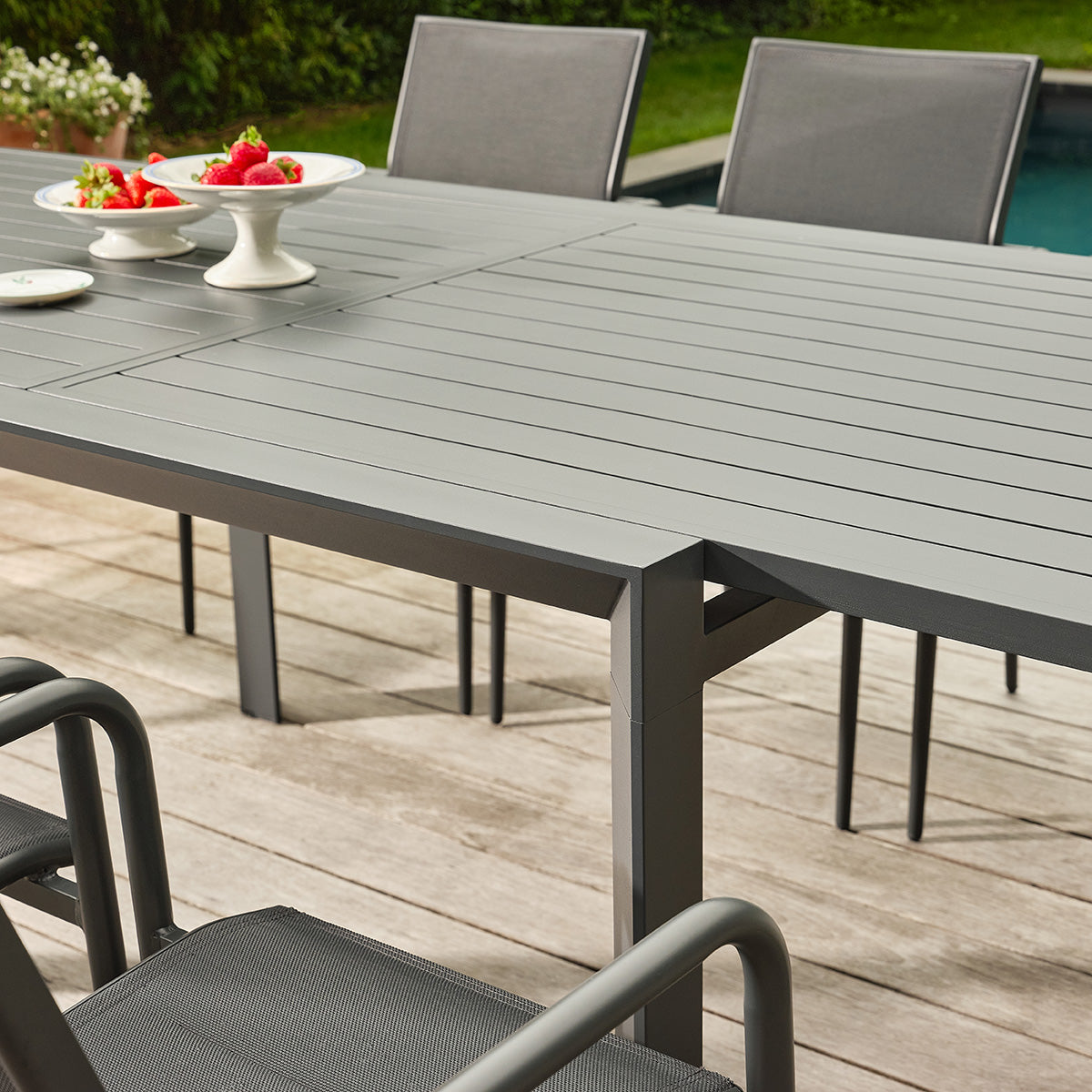 BASALT - Conjunto de jardín de aluminio y textilene extensible, color gris, para 6-10 personas.