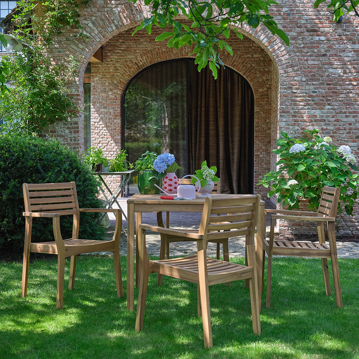 MILOS - Conjunto de jardín de acacia maciza aceitada para 4 personas.