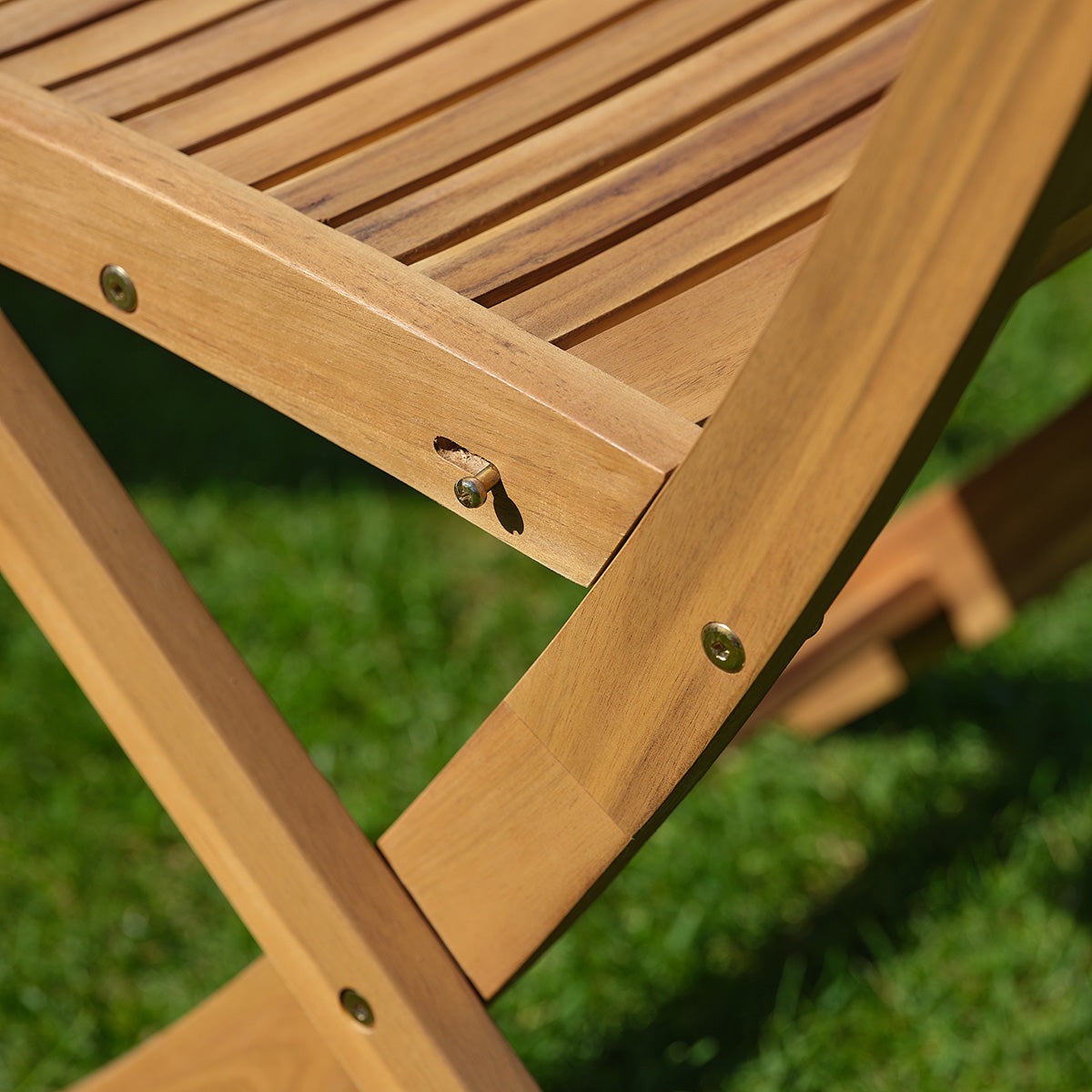 MILOS - Conjunto de jardín de acacia maciza aceitada para 4 personas.