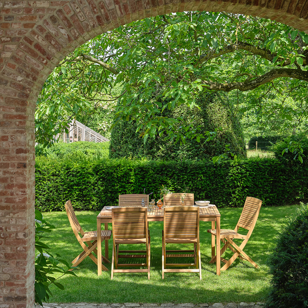 MILOS - Conjunto de jardín de acacia maciza aceitada para 6 personas.