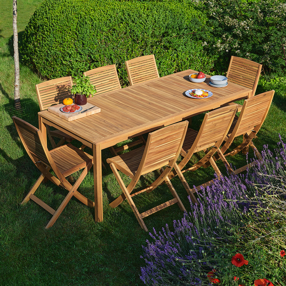 MILOS - Conjunto de jardín de acacia maciza aceitada para 8 personas.