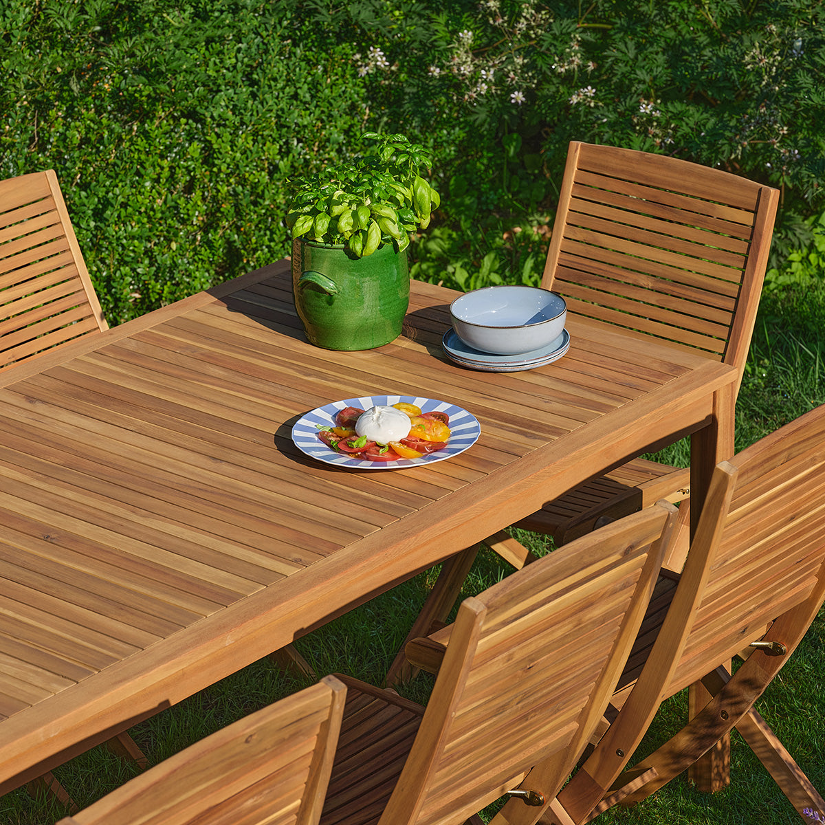 MILOS - Conjunto de jardín de acacia maciza aceitada para 8 personas.