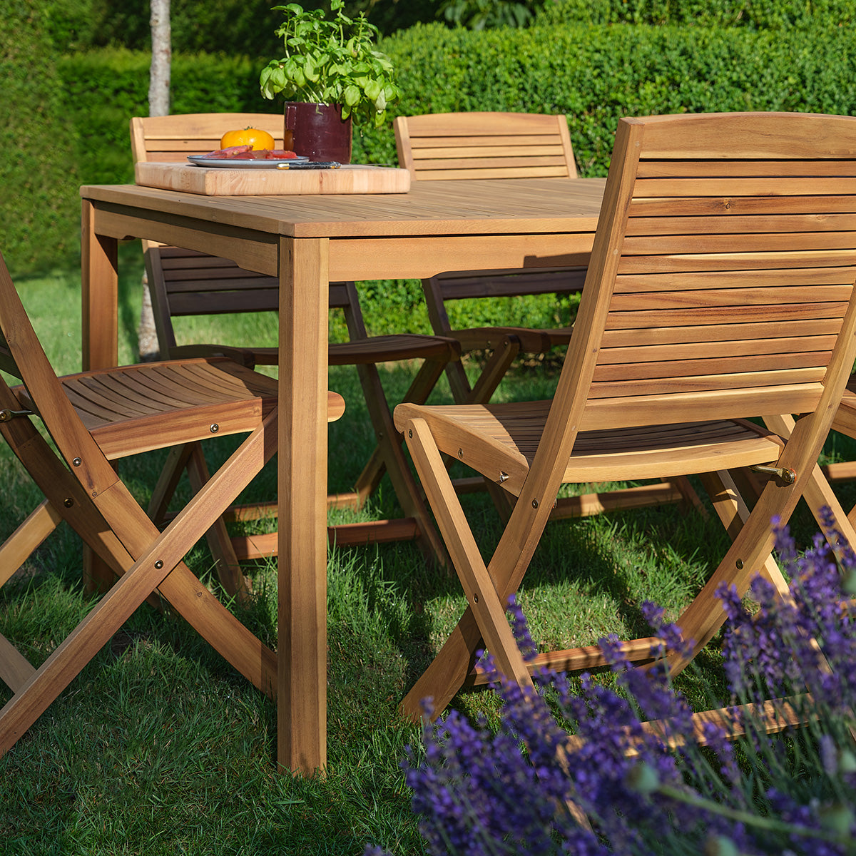 MILOS - Conjunto de jardín de acacia maciza aceitada para 8 personas.