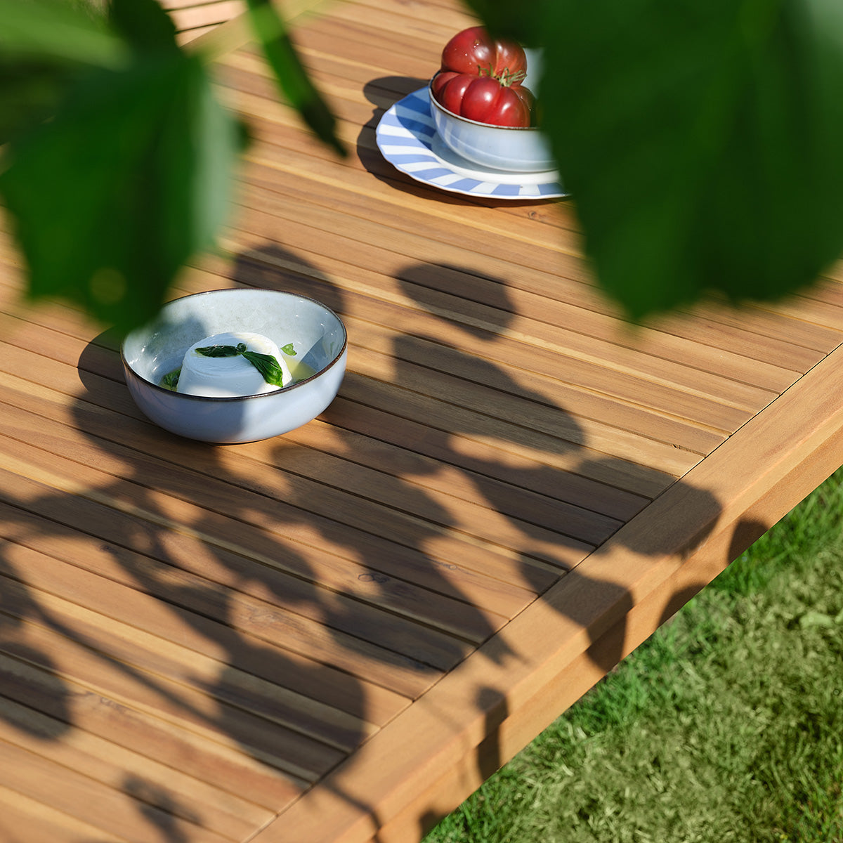 MILOS - Conjunto de jardín de acacia maciza aceitada para 8 personas.