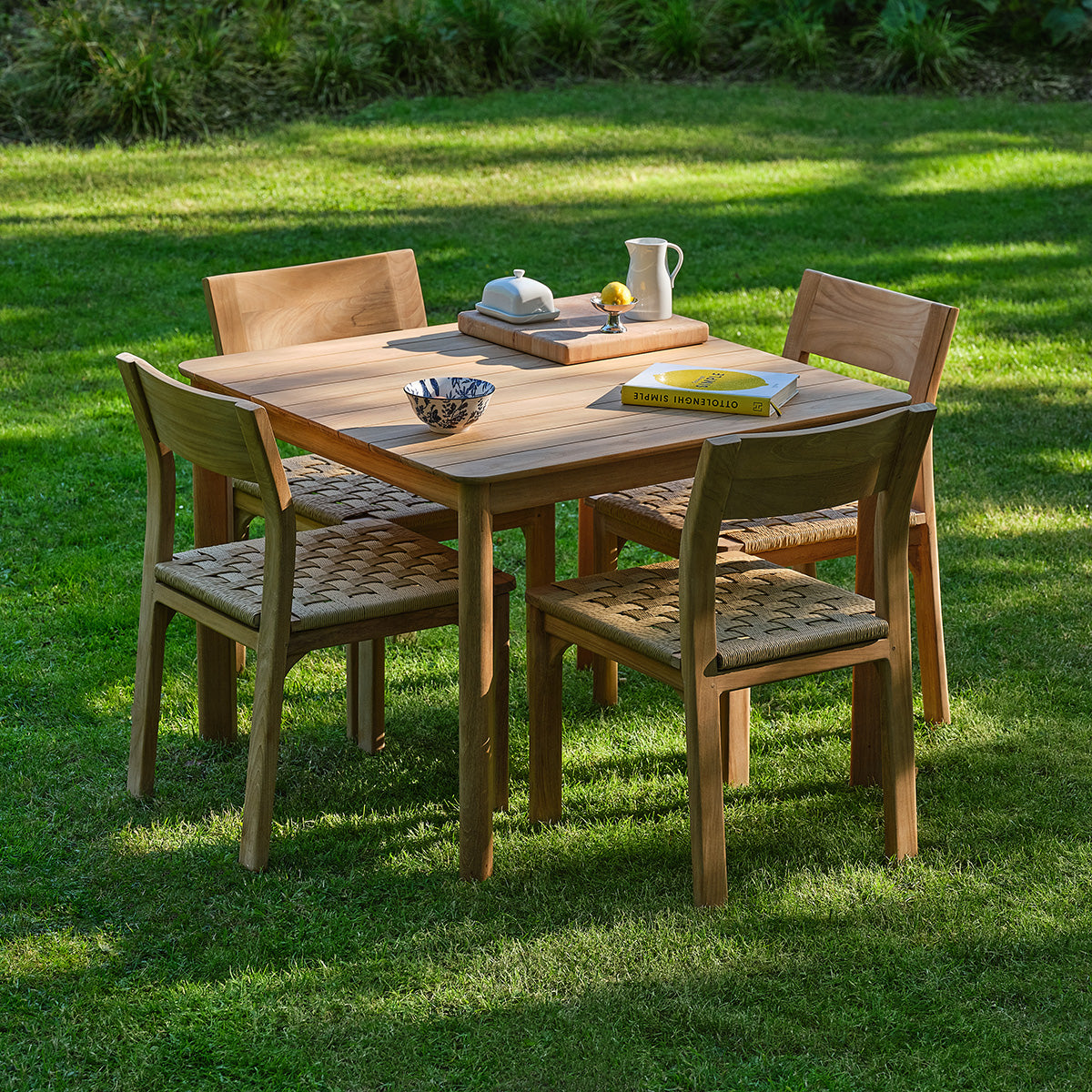 PIANA - Conjunto de jardín de teca maciza y ratán para 4 personas.