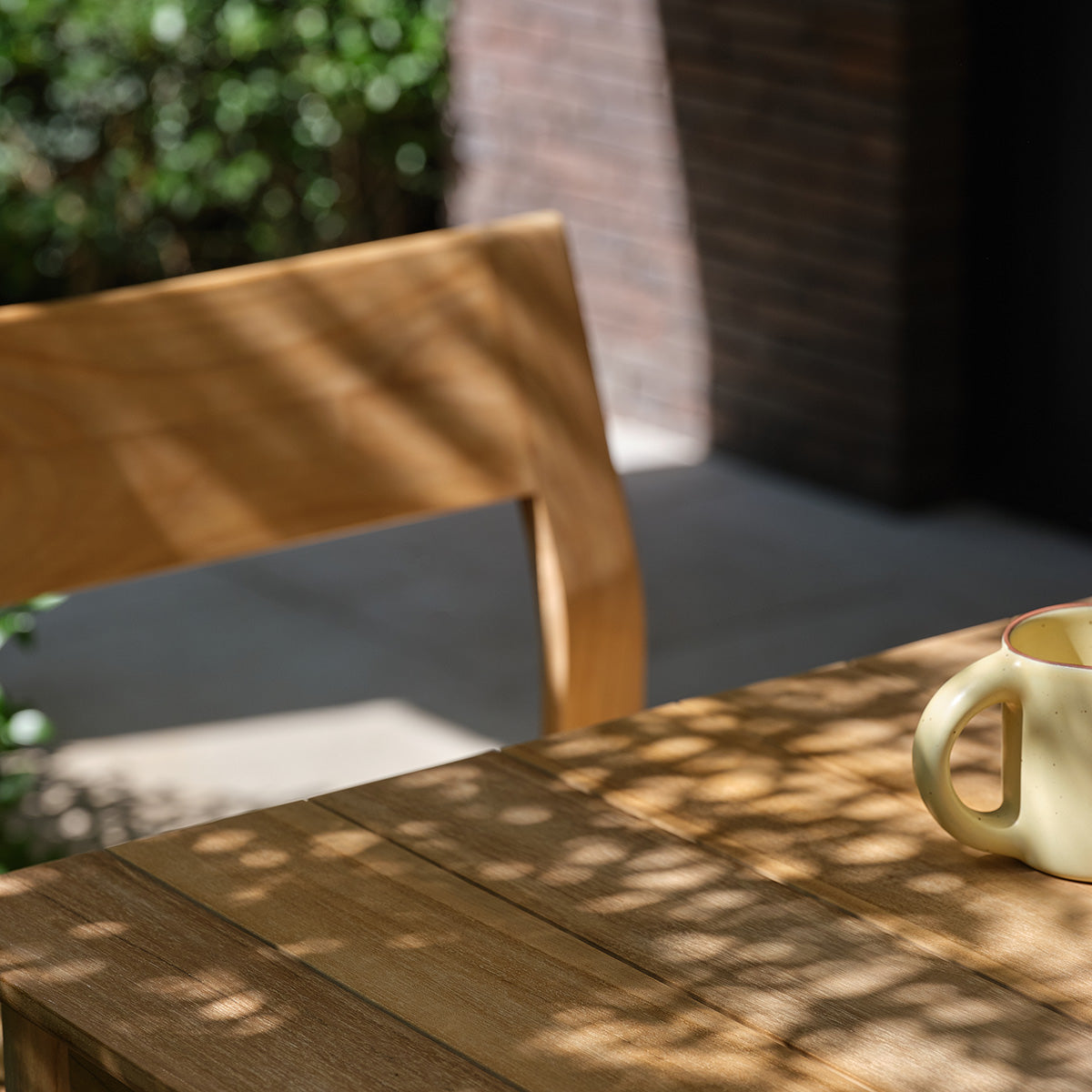 PIANA - Conjunto de jardín tipo bar de teca maciza y ratán para 4 personas.