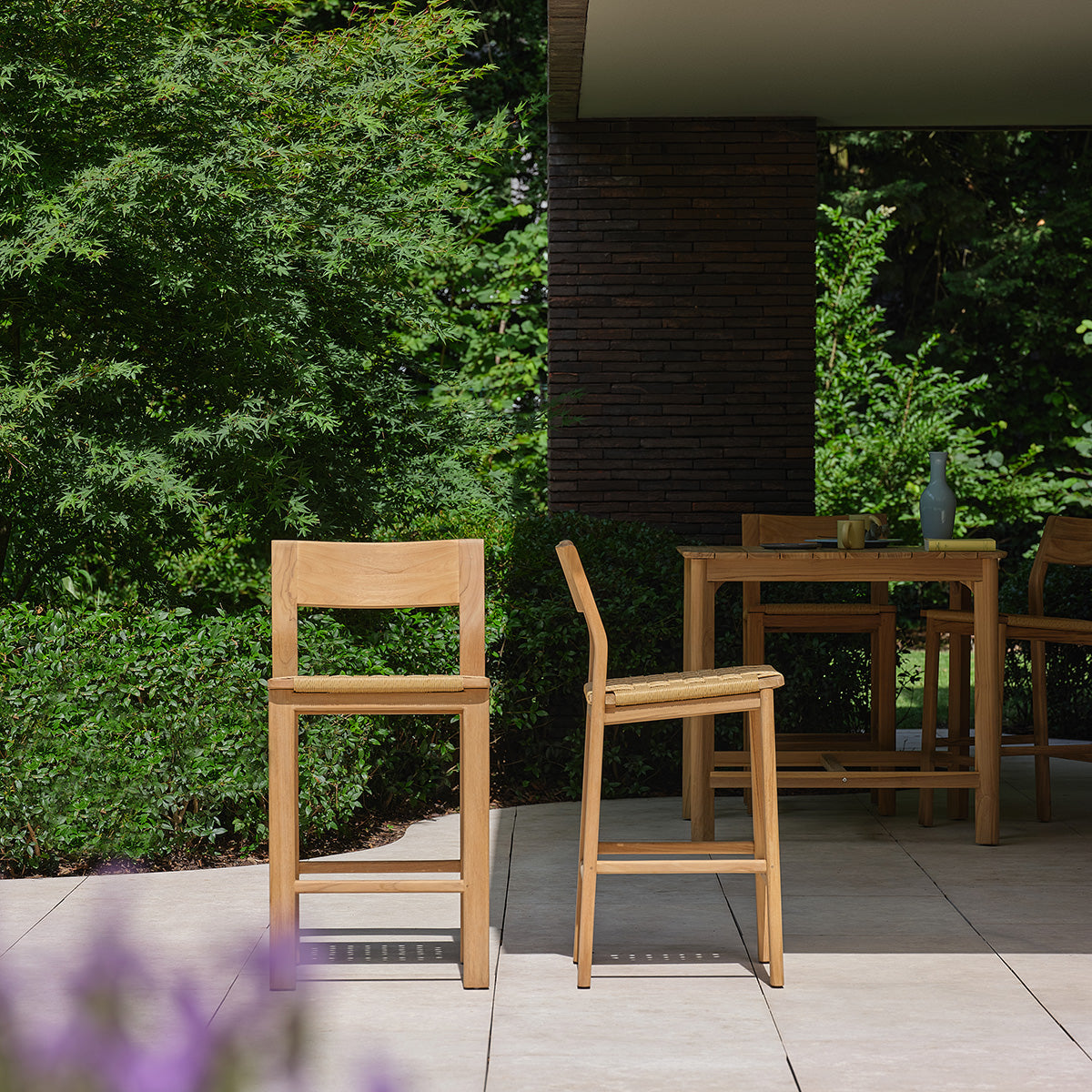 PIANA - Conjunto de jardín tipo bar de teca maciza y ratán para 4 personas.