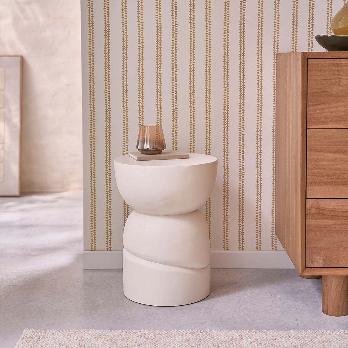 ORION - Mesa auxiliar de madera maciza de mango con efecto hormigón