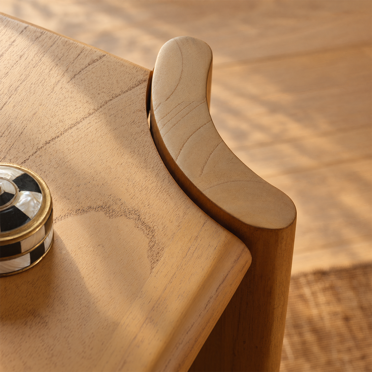 ALVAR - Mesita auxiliar de madera de mindi natural