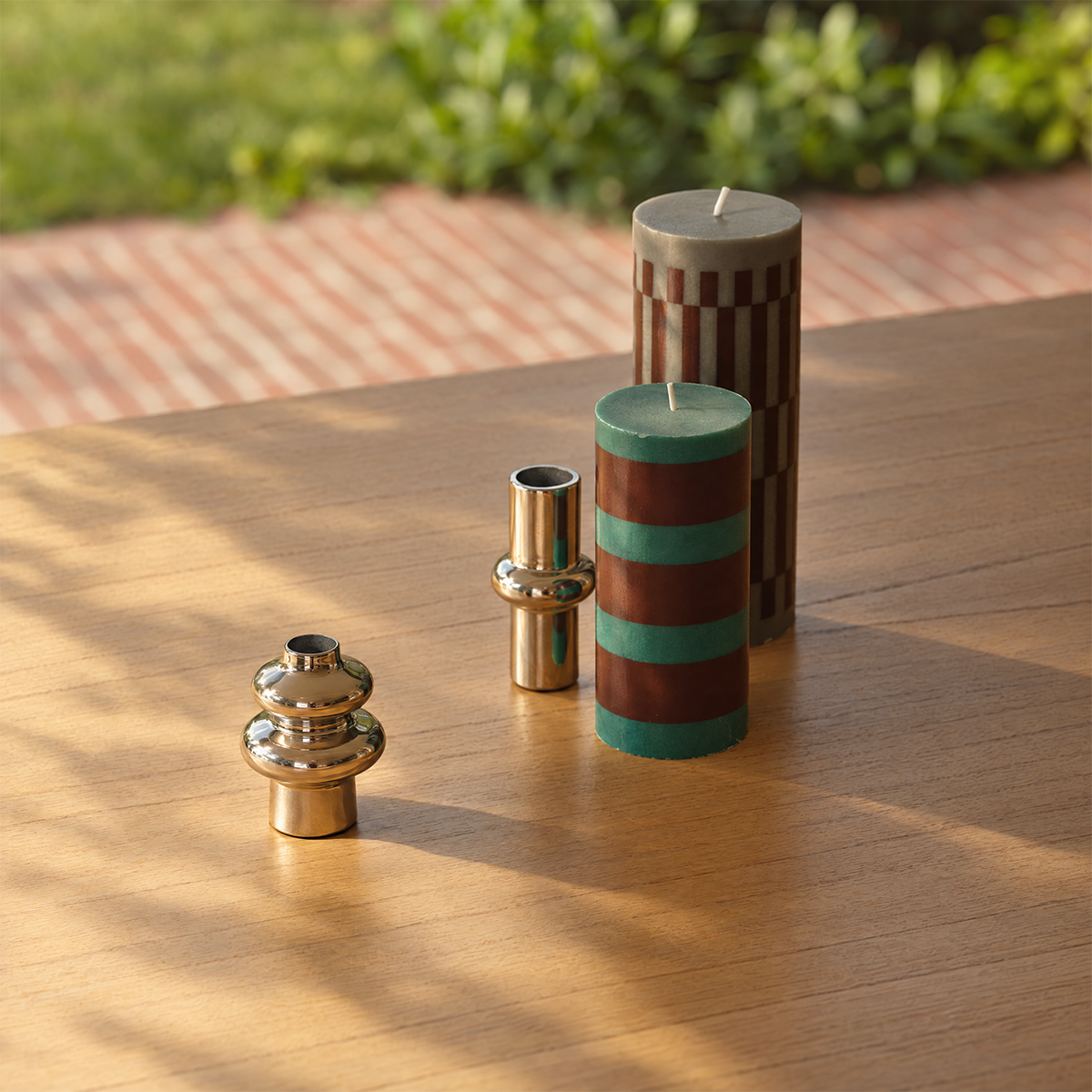 ALVAR - Mesa de madera de mindi natural para 8 personas.
