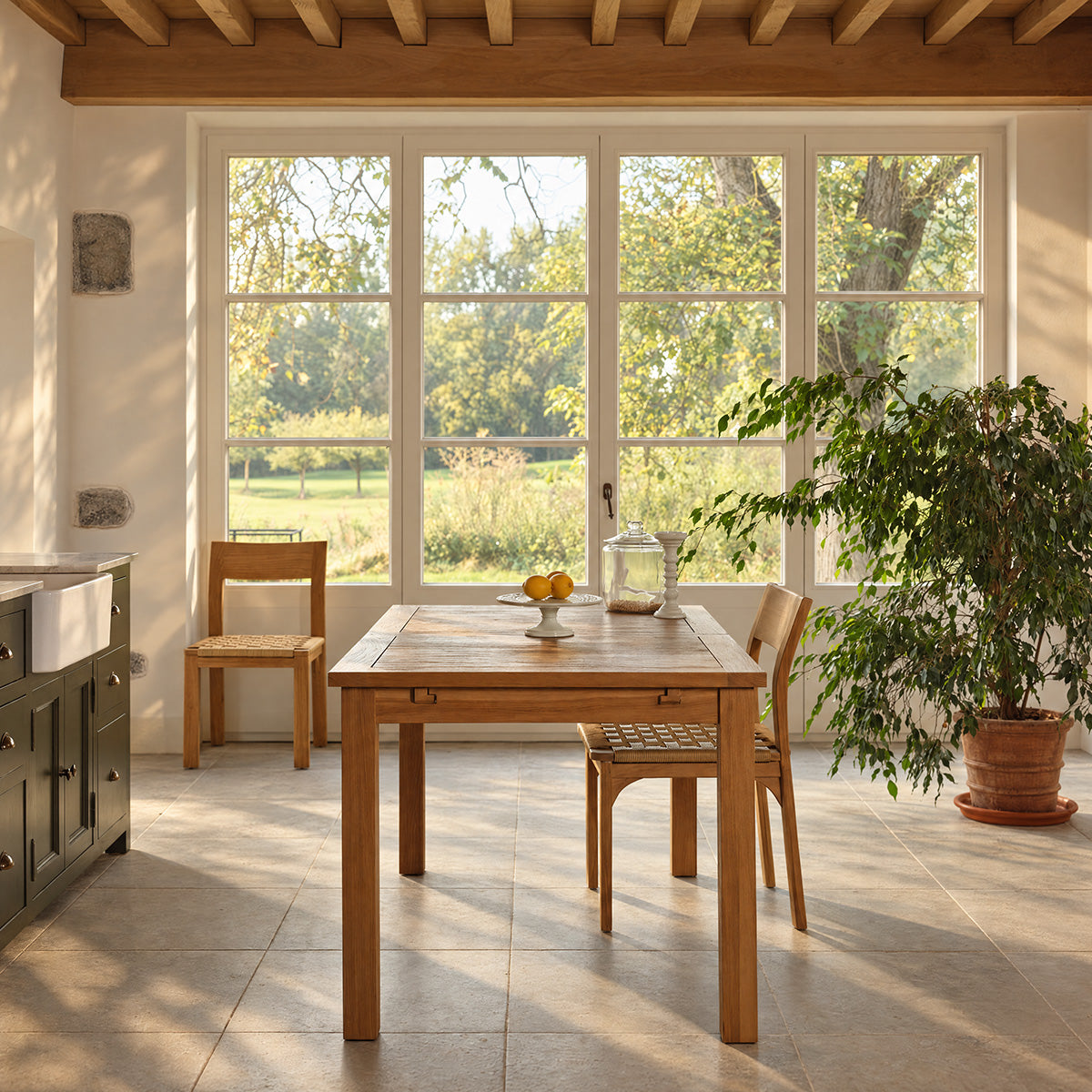 UZES - Mesa extensible de teca maciza para 8 personas.