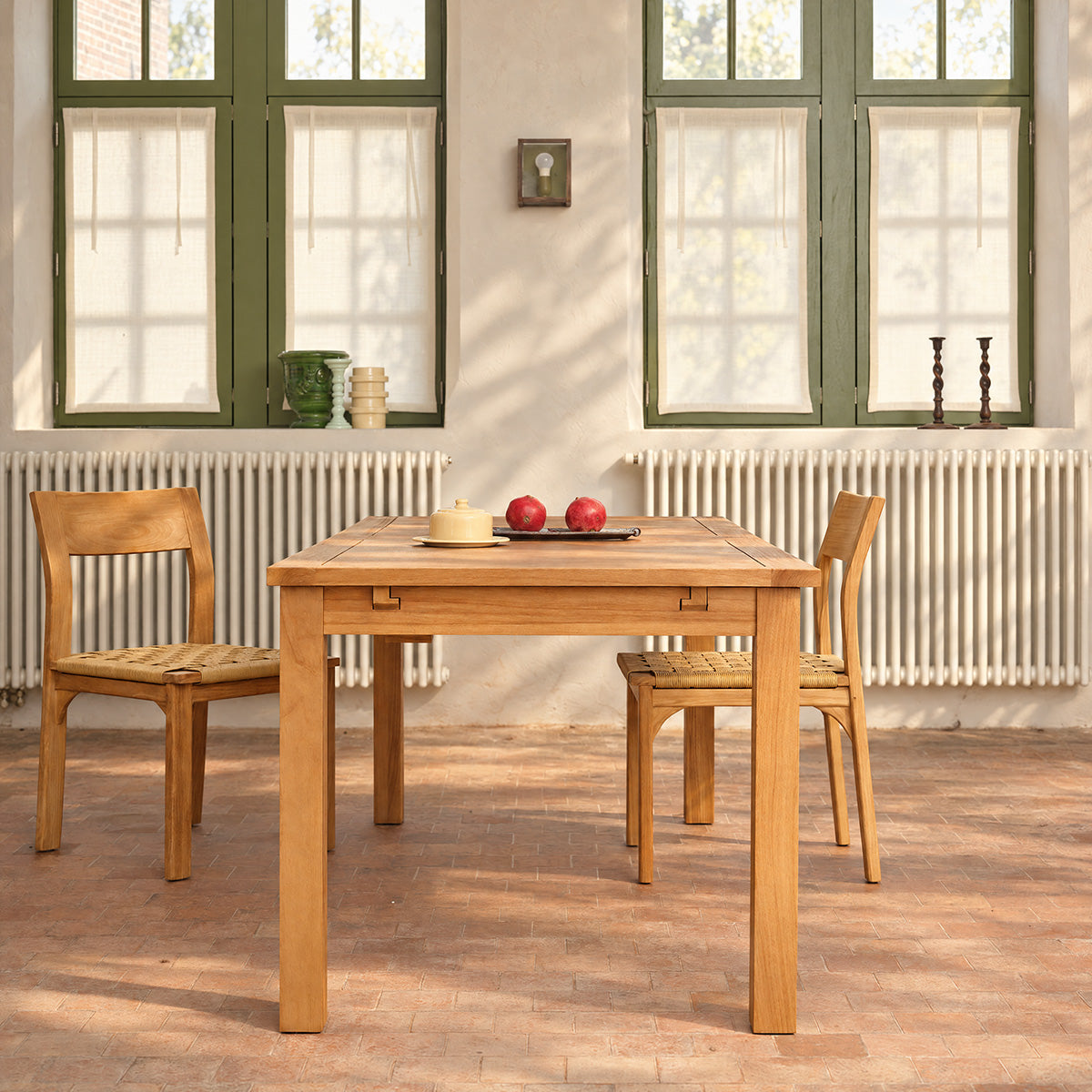 UZES - Mesa extensible de teca maciza para 10 personas.