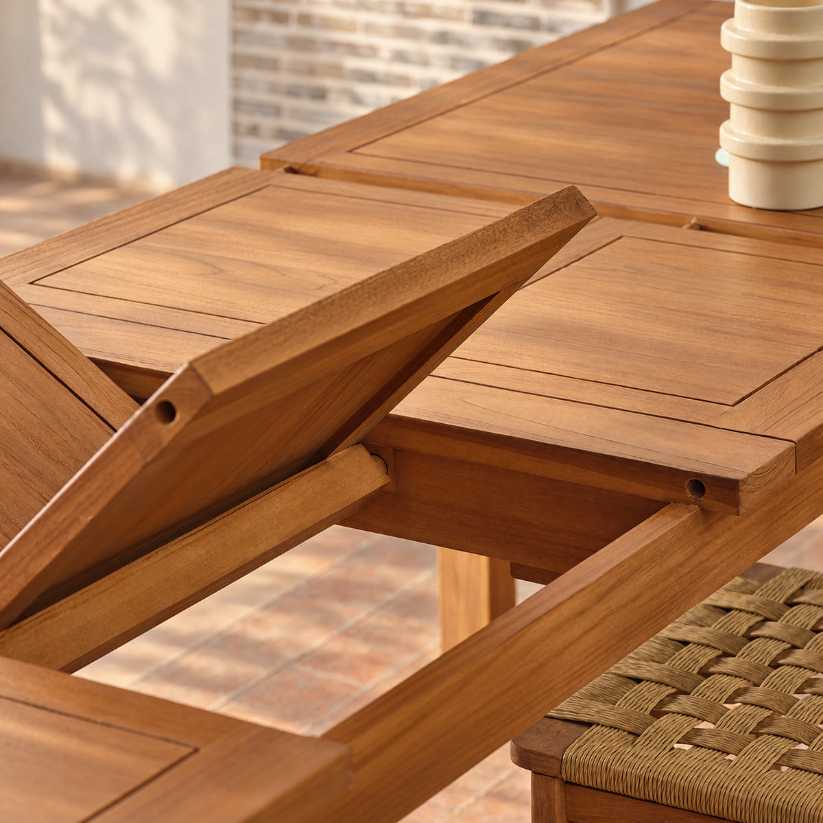 UZES - Mesa extensible de teca maciza para 10 personas.