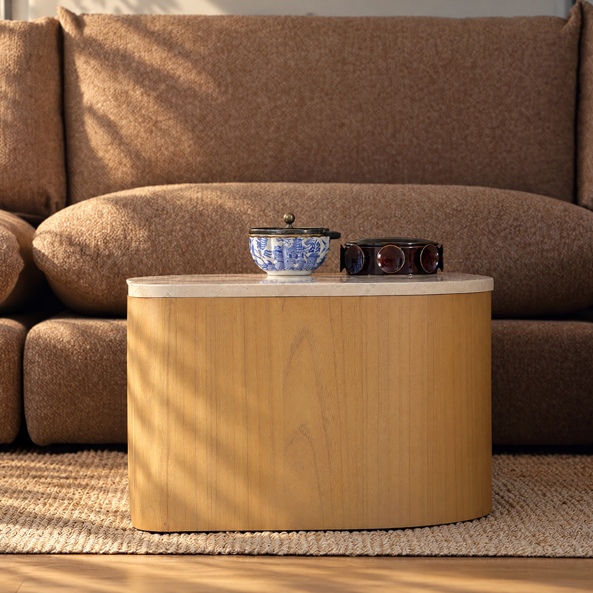 ADA - Mesa de centro de madera maciza de mindi natural y mármol, 74,5 cm