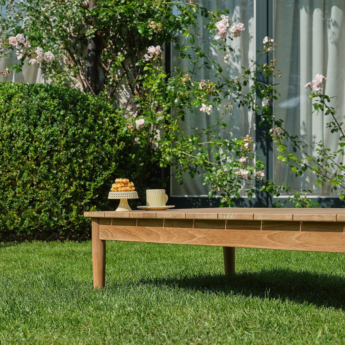 CALVI - Mesa baja de jardín de teca maciza de 140 cm
